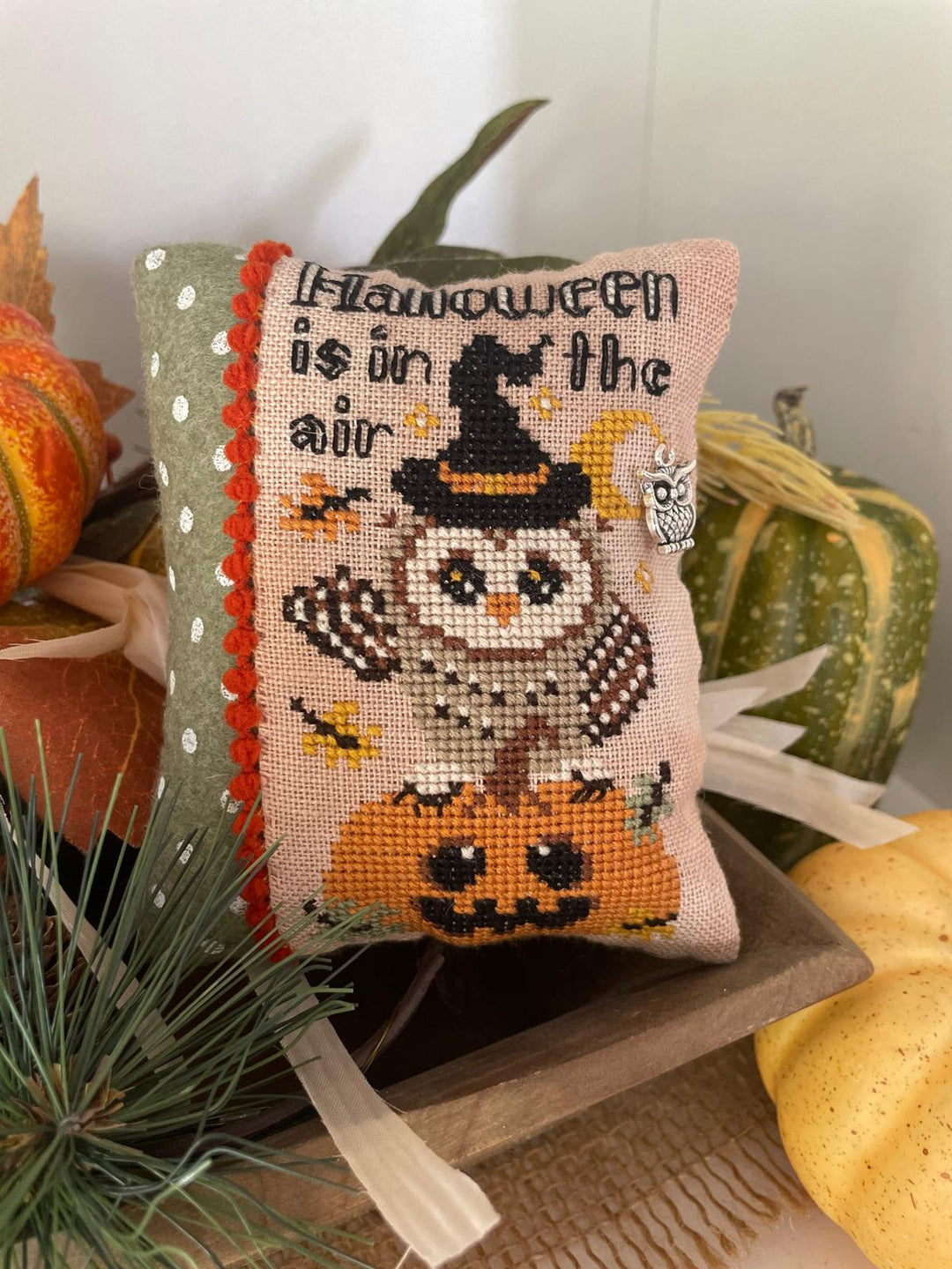 Halloween Vibes Pillow (includes owl charm) | Fairy Wool