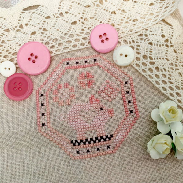 Quirky Quaker Pig | Darling & Whimsy Designs