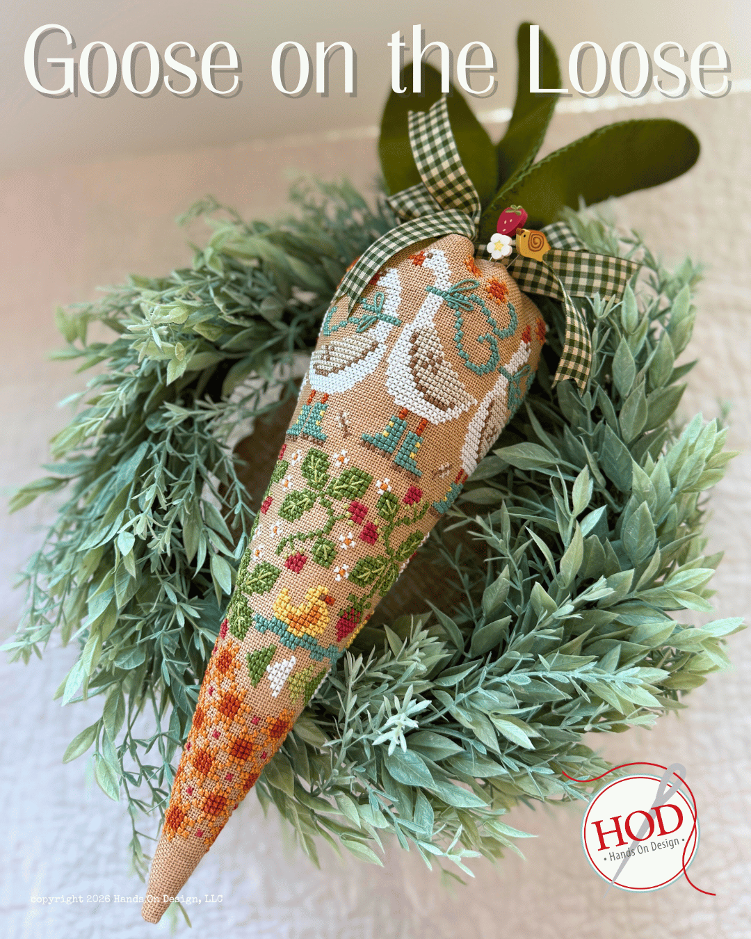 Decorative goose figure with embroidery on a green wreath, featuring the brand 'HOD'.