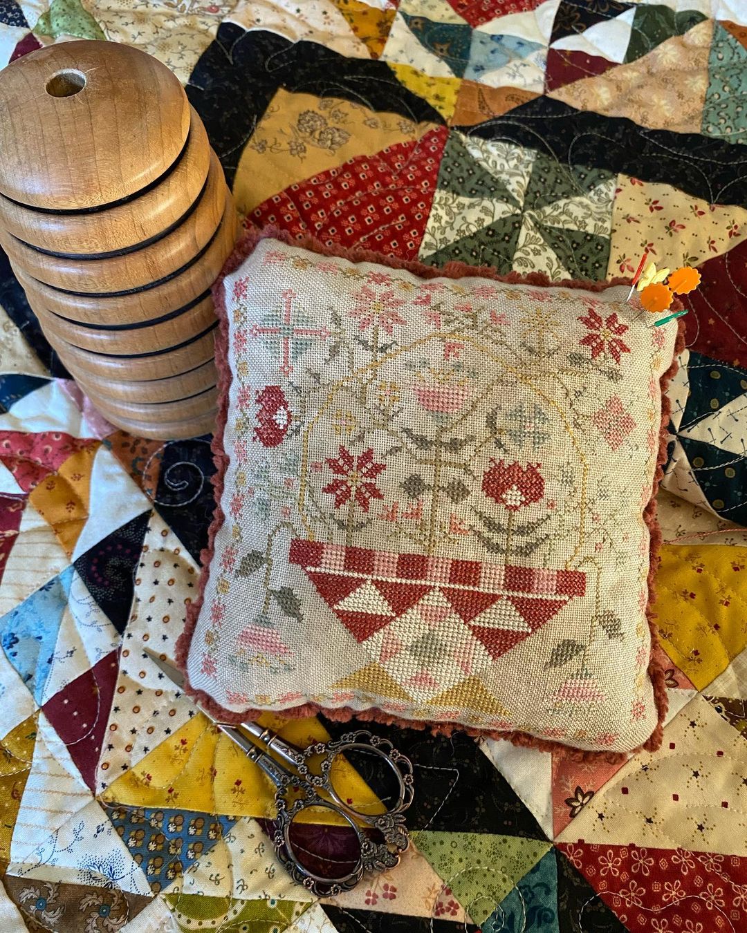 Betsy's Winter Basket | Pansy Patch Quilts and Stitchery