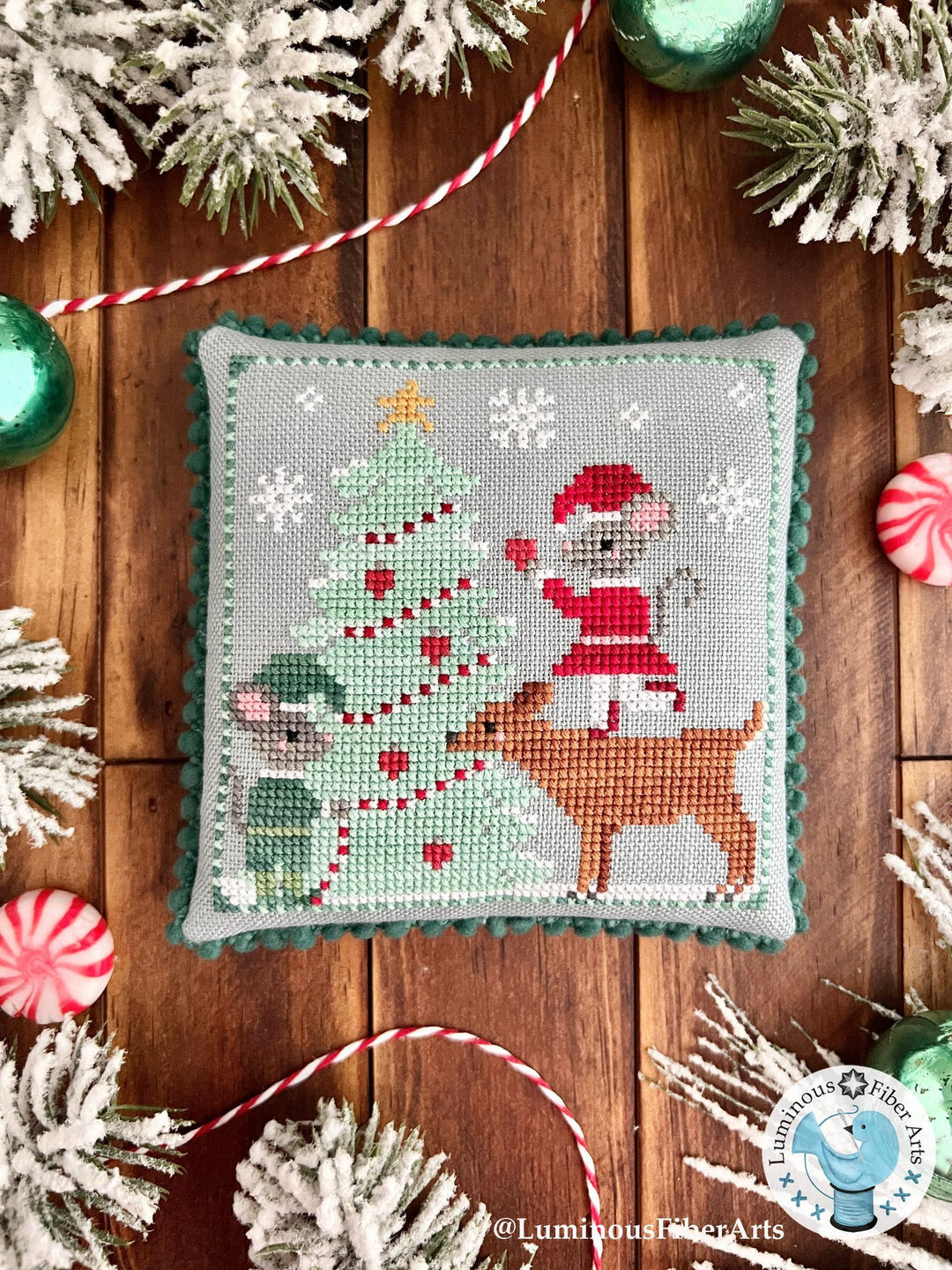 Mousecapades #6 - Trimming the Tree | Luminous Fiber Arts